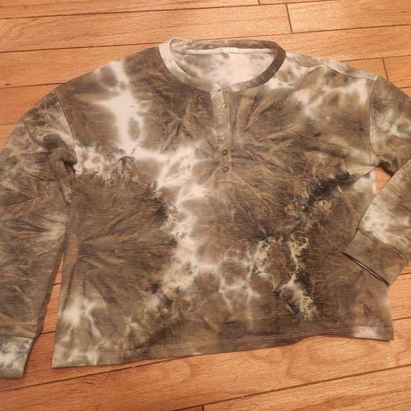 LONG SLEEVE PULLOVER(4/$25) - Picture 1 of 3